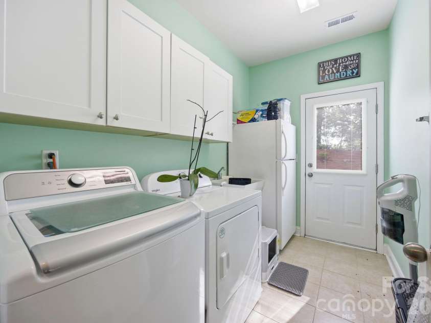 7223 Old Valley Way, Harrisburg, NC 28075.  MLS# CAR4378364, YatesRealty ID 19342. Laundry room with utility sink