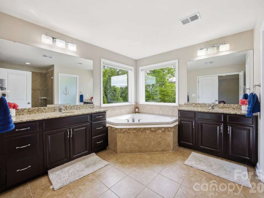 7223 Old Valley Way, Harrisburg, NC 28075.  MLS# CAR4378364, YatesRealty ID 19342. Primary Bathroom
