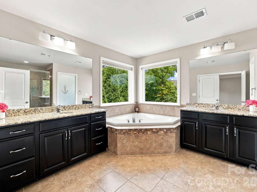 7223 Old Valley Way, Harrisburg, NC 28075.  MLS# CAR4378364, YatesRealty ID 19342. Primary Bathroom