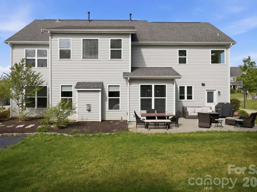 7223 Old Valley Way, Harrisburg, NC 28075.  MLS# CAR4378364, YatesRealty ID 19342. Spacious yard