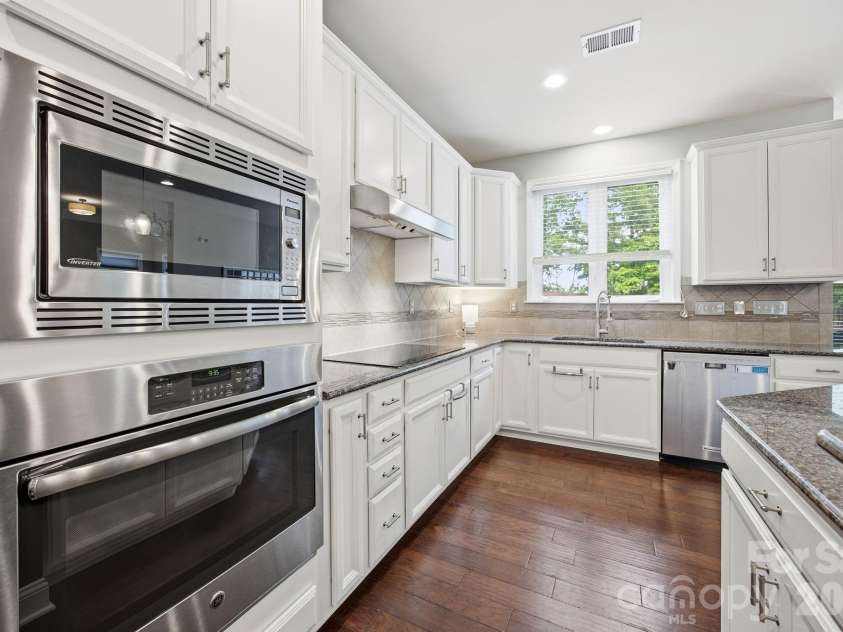 7223 Old Valley Way, Harrisburg, NC 28075.  MLS# CAR4378364, YatesRealty ID 19342. Wall oven and microwave