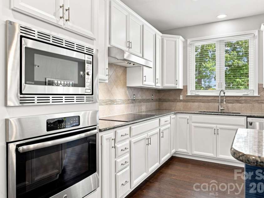 7223 Old Valley Way, Harrisburg, NC 28075.  MLS# CAR4378364, YatesRealty ID 19342. Wall oven and microwave