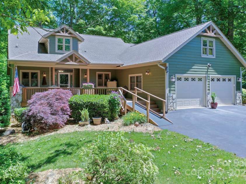 399 Stepping Stone Lane, Waynesville, NC 28786.  MLS# CAR4260647, YatesRealty ID 19343. 