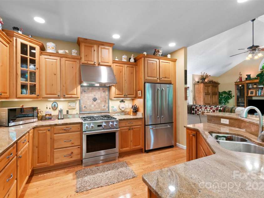 399 Stepping Stone Lane, Waynesville, NC 28786.  MLS# CAR4260647, YatesRealty ID 19343. 