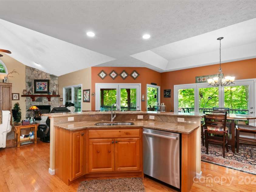 399 Stepping Stone Lane, Waynesville, NC 28786.  MLS# CAR4260647, YatesRealty ID 19343. 