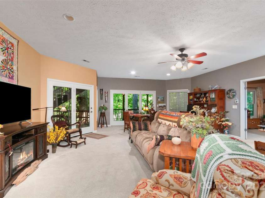 399 Stepping Stone Lane, Waynesville, NC 28786.  MLS# CAR4260647, YatesRealty ID 19343. 