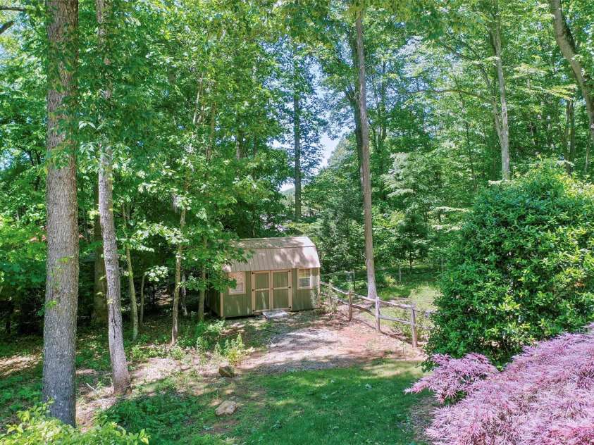 399 Stepping Stone Lane, Waynesville, NC 28786.  MLS# CAR4260647, YatesRealty ID 19343. 