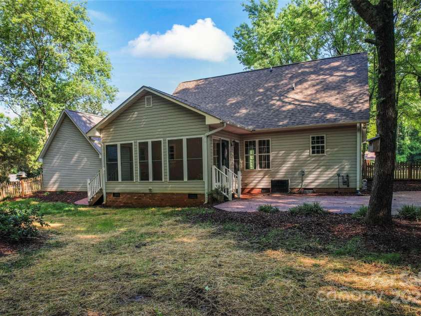 370 Shannon Drive, Lexington, NC 27292.  MLS# CAR4270875, YatesRealty ID 19344. 