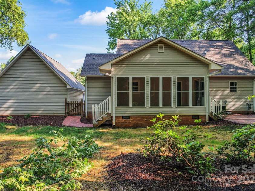 370 Shannon Drive, Lexington, NC 27292.  MLS# CAR4270875, YatesRealty ID 19344. 