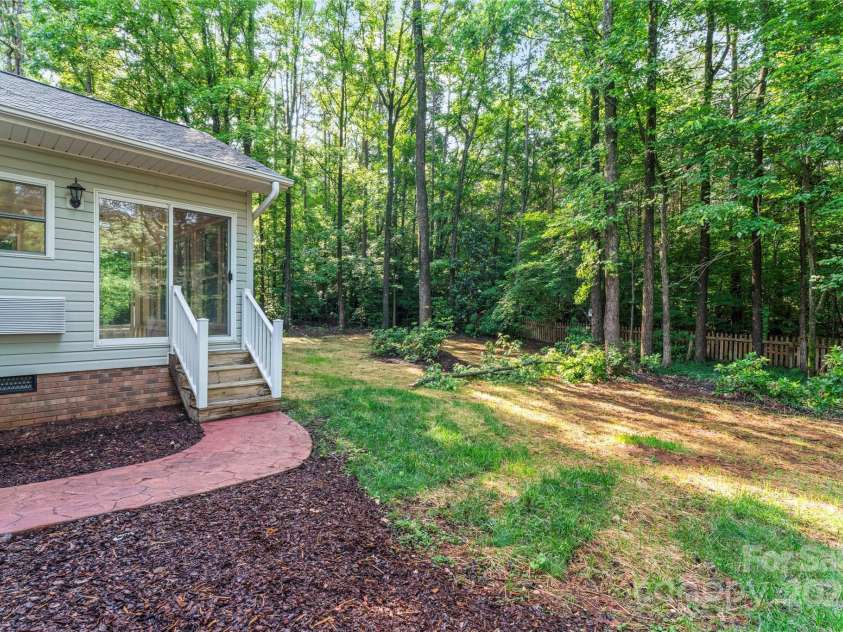 370 Shannon Drive, Lexington, NC 27292.  MLS# CAR4270875, YatesRealty ID 19344. 