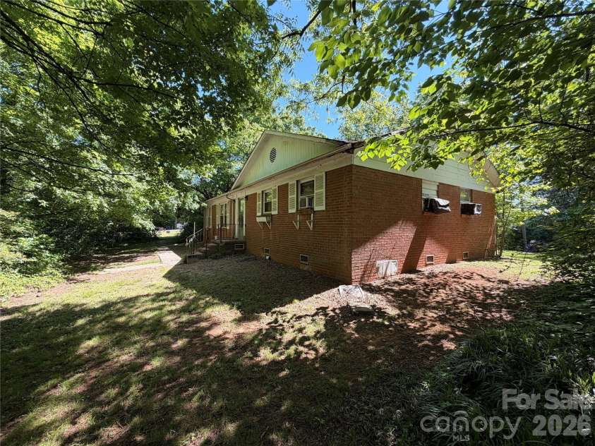 7000 Ridge Lane Road, Charlotte, NC 28262.  MLS# CAR4378006, YatesRealty ID 19346. 