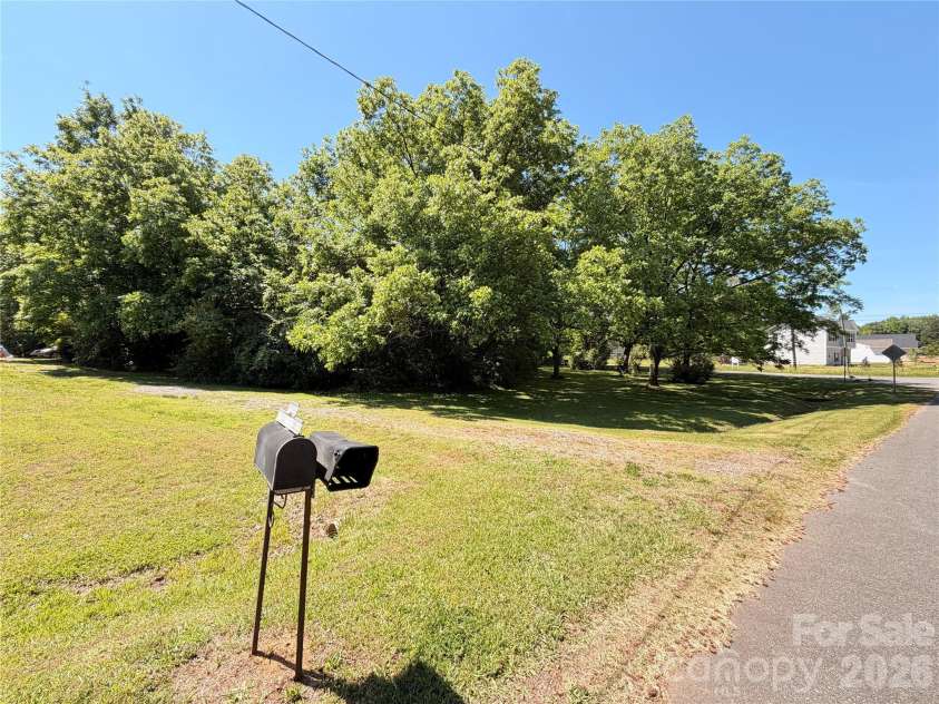 7000 Ridge Lane Road, Charlotte, NC 28262.  MLS# CAR4378006, YatesRealty ID 19346. 