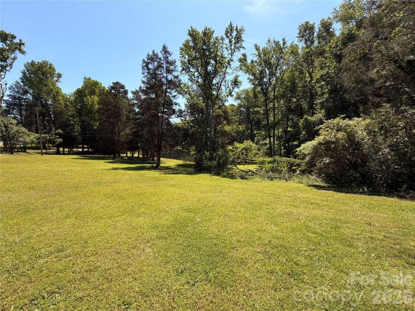7000 Ridge Lane Road, Charlotte, NC 28262.  MLS# CAR4378006, YatesRealty ID 19346. 