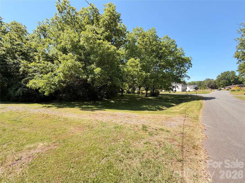 7000 Ridge Lane Road, Charlotte, NC 28262.  MLS# CAR4378006, YatesRealty ID 19346. 
