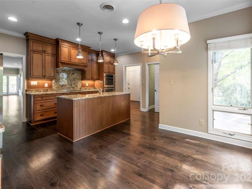 400 Charlotte Street, Asheville, NC 28801.  MLS# CAR4253312, YatesRealty ID 19347. 