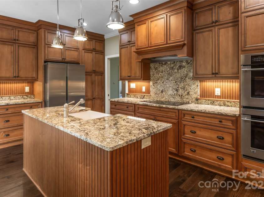 400 Charlotte Street, Asheville, NC 28801.  MLS# CAR4253312, YatesRealty ID 19347. 