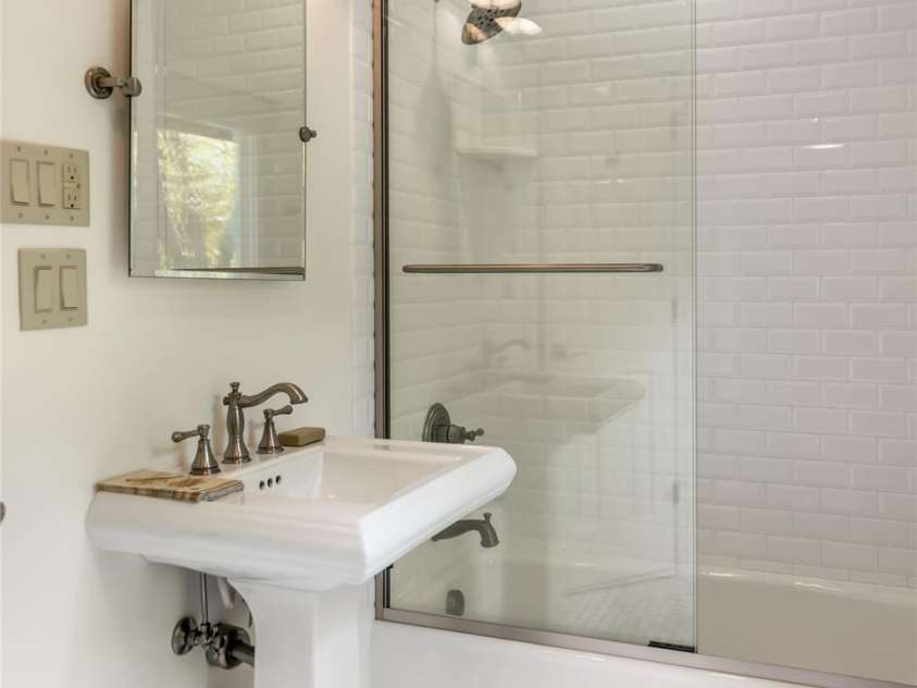 400 Charlotte Street, Asheville, NC 28801.  MLS# CAR4253312, YatesRealty ID 19347. 