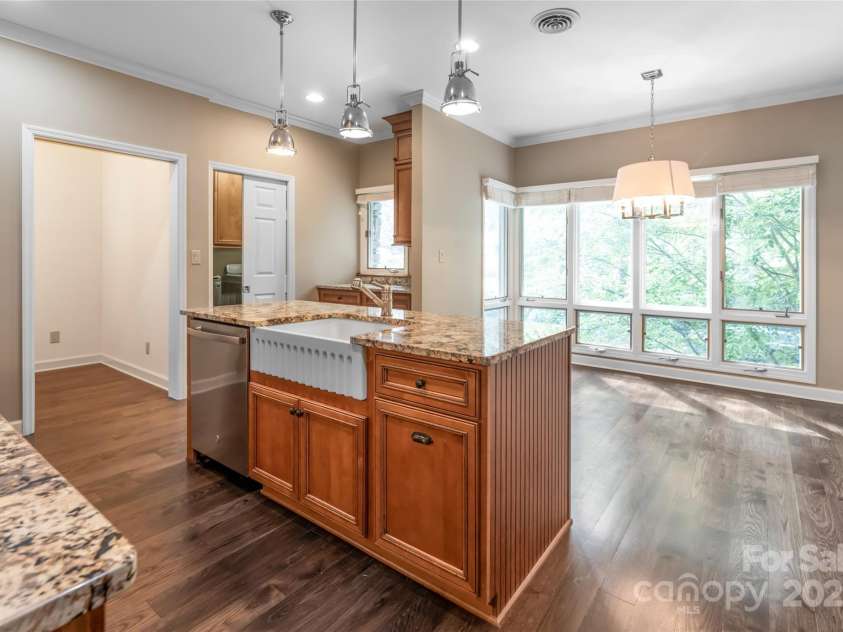 400 Charlotte Street, Asheville, NC 28801.  MLS# CAR4253312, YatesRealty ID 19347. 