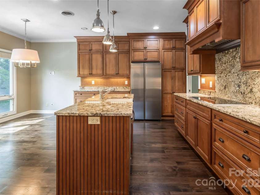 400 Charlotte Street, Asheville, NC 28801.  MLS# CAR4253312, YatesRealty ID 19347. 