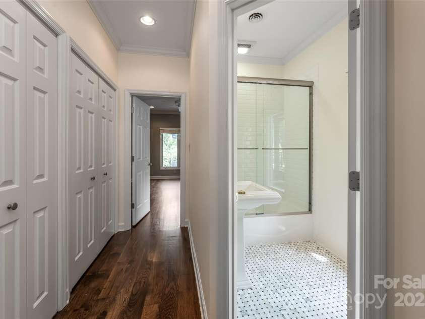 400 Charlotte Street, Asheville, NC 28801.  MLS# CAR4253312, YatesRealty ID 19347. 
