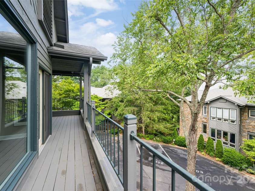 400 Charlotte Street, Asheville, NC 28801.  MLS# CAR4253312, YatesRealty ID 19347. 