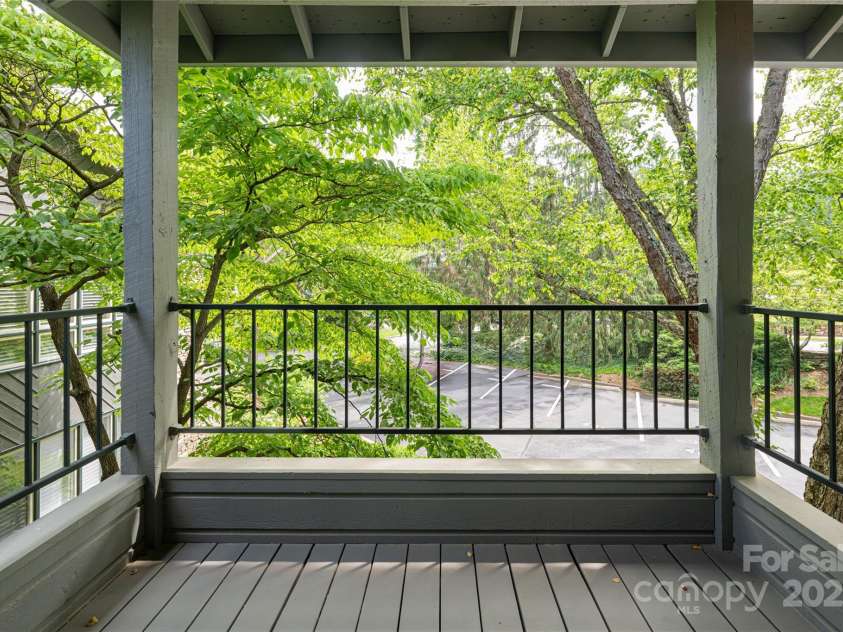400 Charlotte Street, Asheville, NC 28801.  MLS# CAR4253312, YatesRealty ID 19347. 
