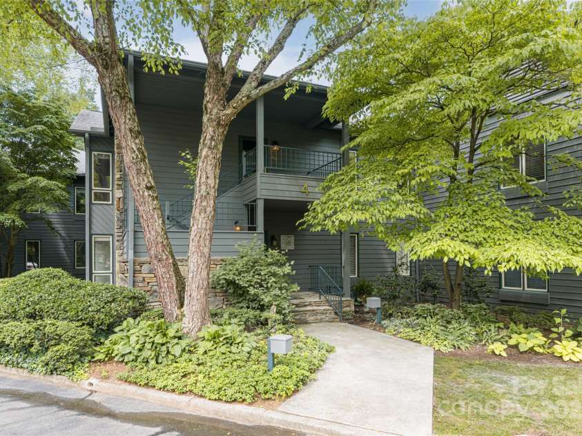 400 Charlotte Street, Asheville, NC 28801.  MLS# CAR4253312, YatesRealty ID 19347. 