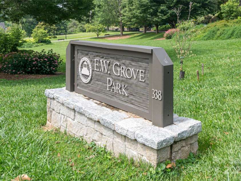 400 Charlotte Street, Asheville, NC 28801.  MLS# CAR4253312, YatesRealty ID 19347. Historic EW Grove Public Park within a block
