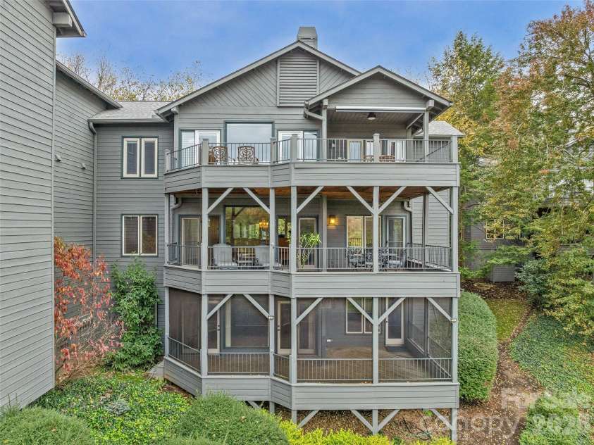 400 Charlotte Street, Asheville, NC 28801.  MLS# CAR4341842, YatesRealty ID 19347. 
