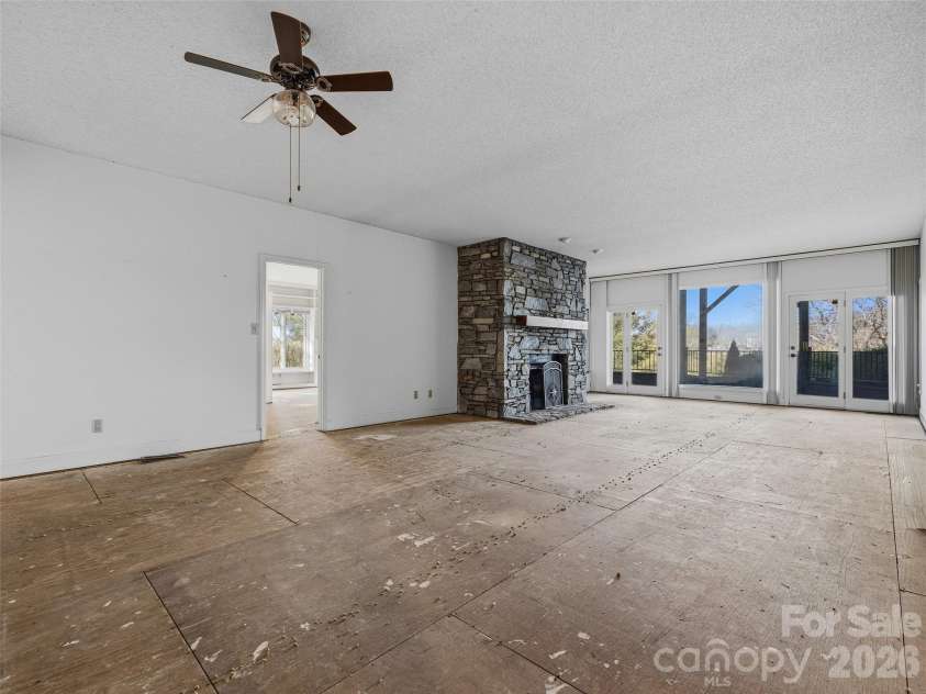 400 Charlotte Street, Asheville, NC 28801.  MLS# CAR4341842, YatesRealty ID 19347. 