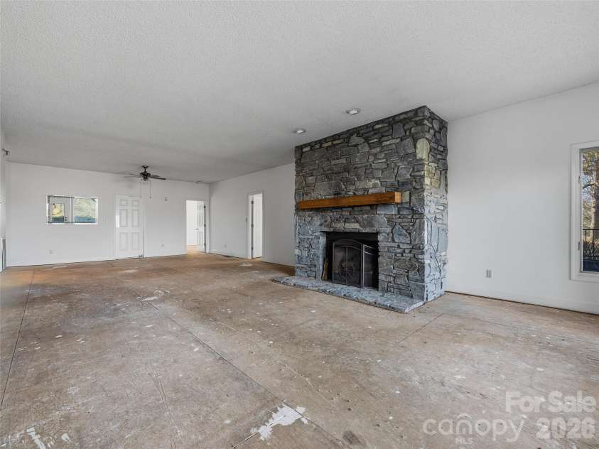 400 Charlotte Street, Asheville, NC 28801.  MLS# CAR4341842, YatesRealty ID 19347. 