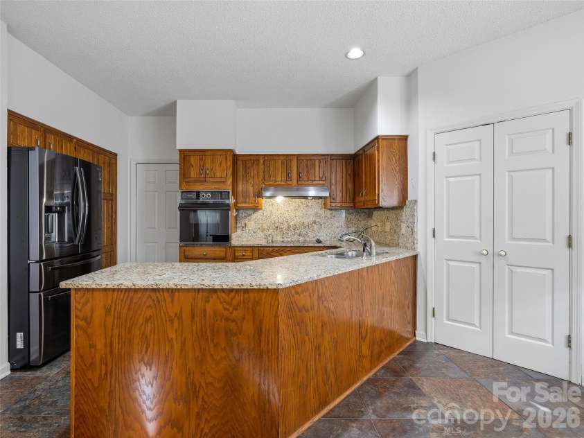 400 Charlotte Street, Asheville, NC 28801.  MLS# CAR4341842, YatesRealty ID 19347. 