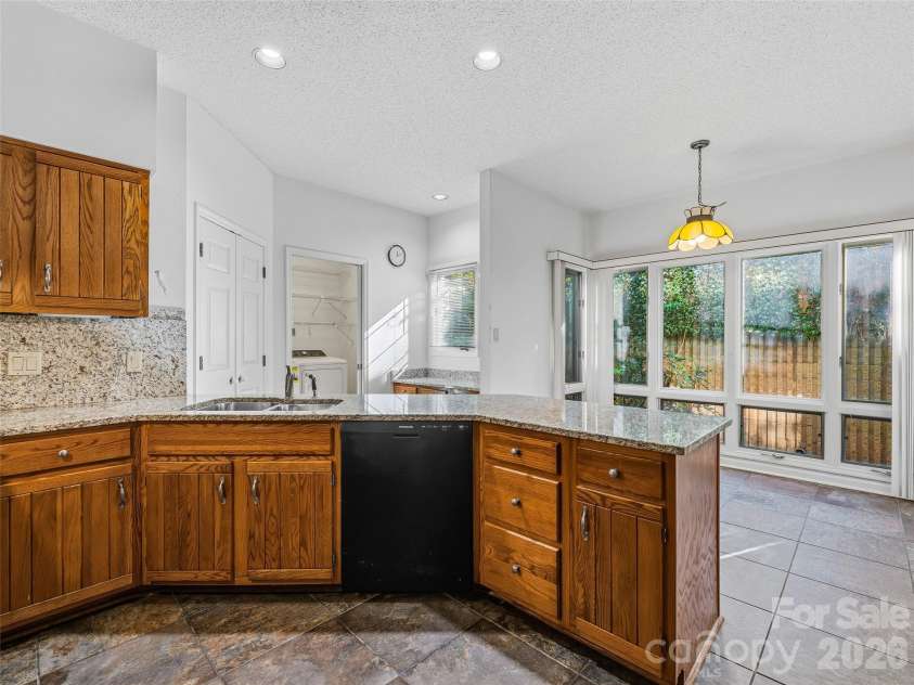 400 Charlotte Street, Asheville, NC 28801.  MLS# CAR4341842, YatesRealty ID 19347. 