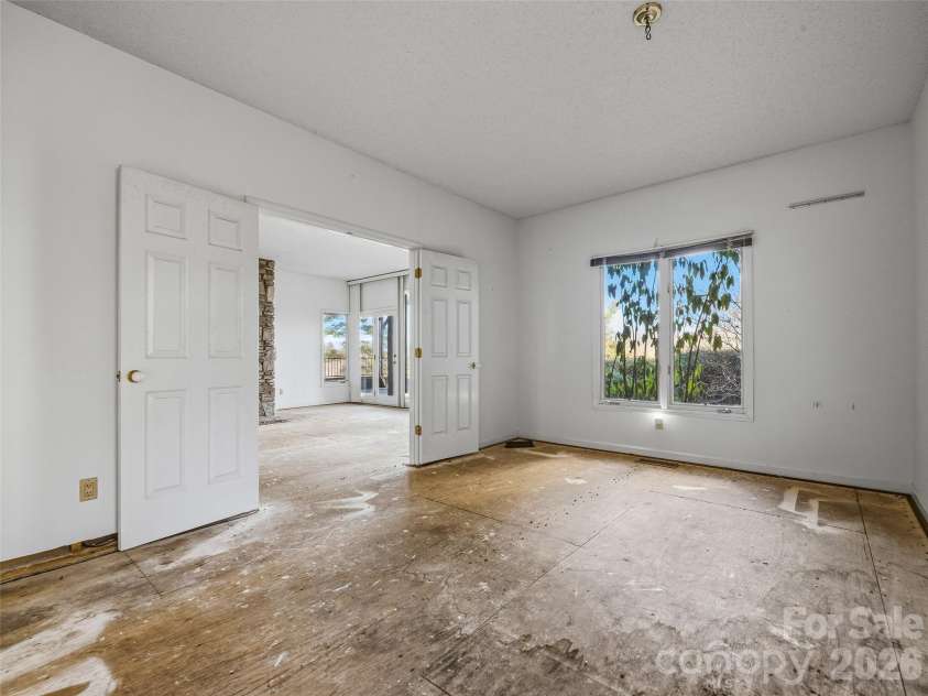 400 Charlotte Street, Asheville, NC 28801.  MLS# CAR4341842, YatesRealty ID 19347. 