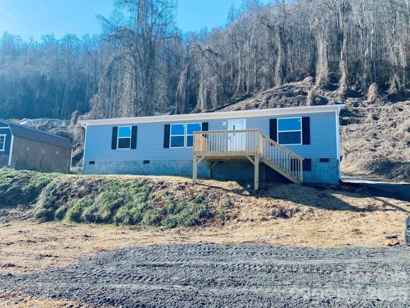 42 Nowhere Drive, Sylva, NC 28779.  MLS# CAR4349119, YatesRealty ID 1935. 