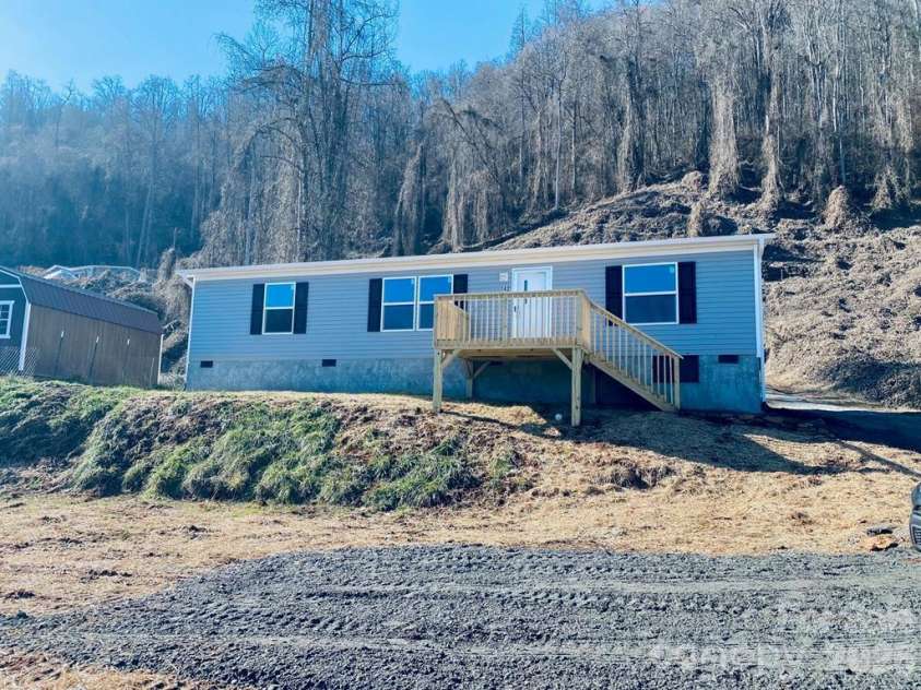 42 Nowhere Drive, Sylva, NC 28779.  MLS# CAR4349119, YatesRealty ID 1935. 