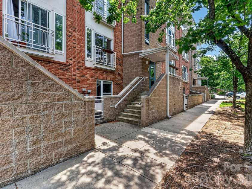 639 Raphael Place, Charlotte, NC 28205.  MLS# CAR4377081, YatesRealty ID 19350. 