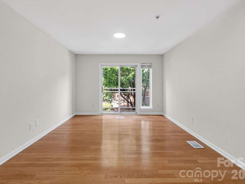 639 Raphael Place, Charlotte, NC 28205.  MLS# CAR4377081, YatesRealty ID 19350. 
