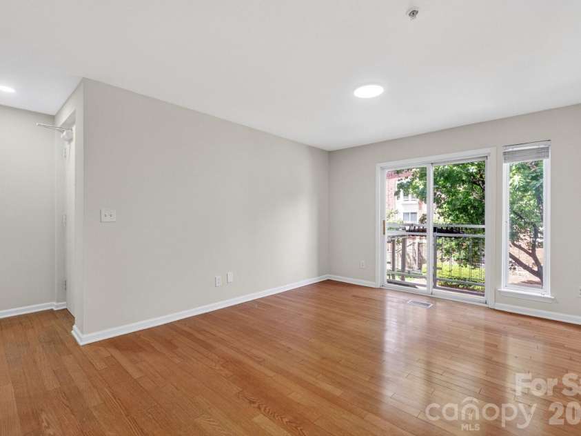 639 Raphael Place, Charlotte, NC 28205.  MLS# CAR4377081, YatesRealty ID 19350. 