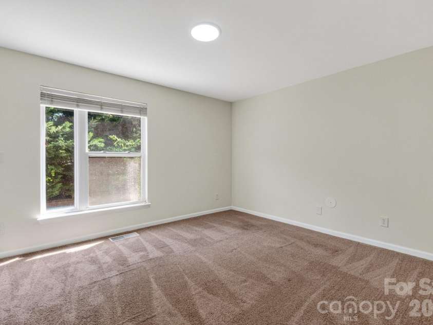 639 Raphael Place, Charlotte, NC 28205.  MLS# CAR4377081, YatesRealty ID 19350. 