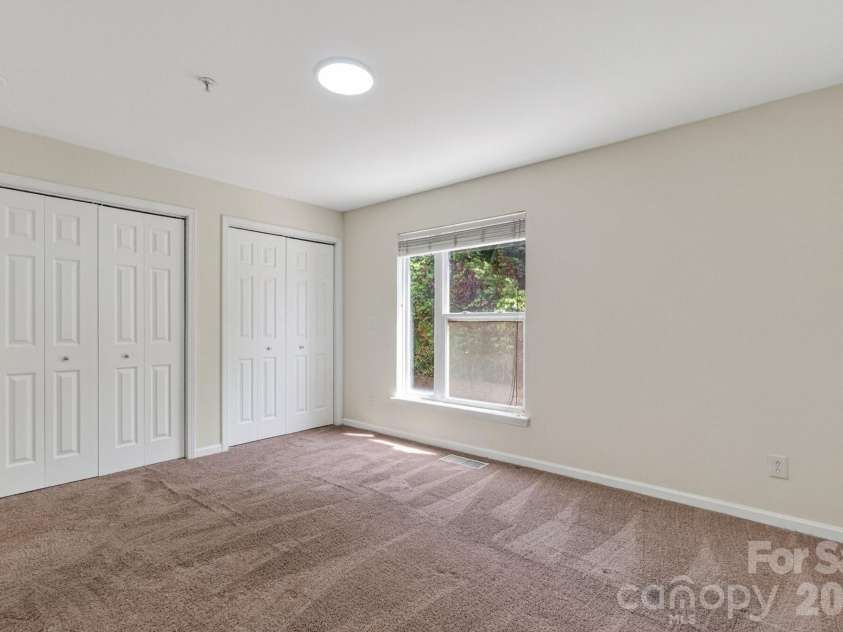 639 Raphael Place, Charlotte, NC 28205.  MLS# CAR4377081, YatesRealty ID 19350. 