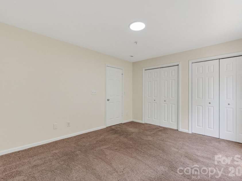 639 Raphael Place, Charlotte, NC 28205.  MLS# CAR4377081, YatesRealty ID 19350. 