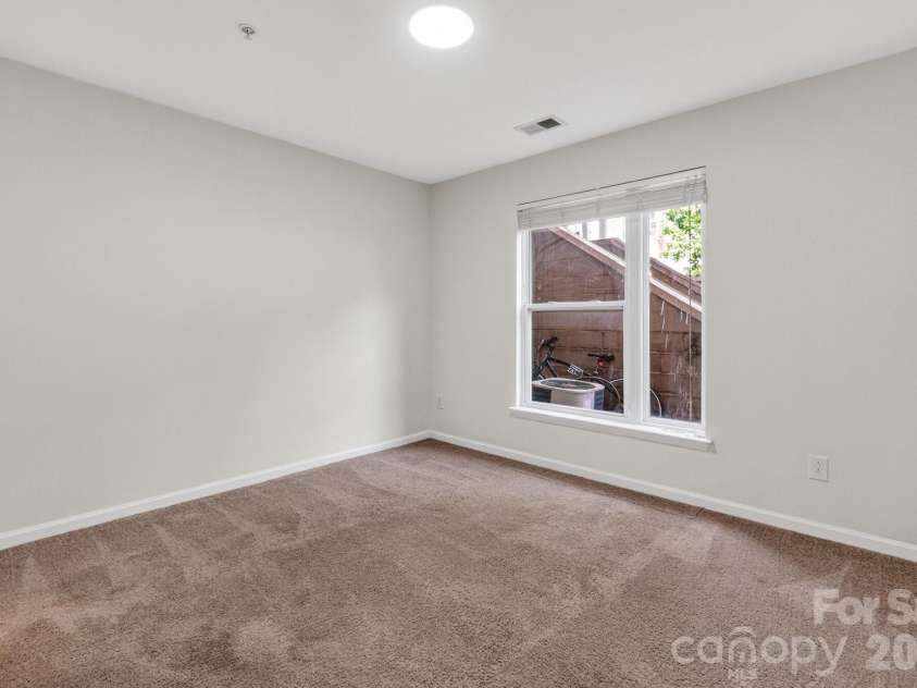 639 Raphael Place, Charlotte, NC 28205.  MLS# CAR4377081, YatesRealty ID 19350. 