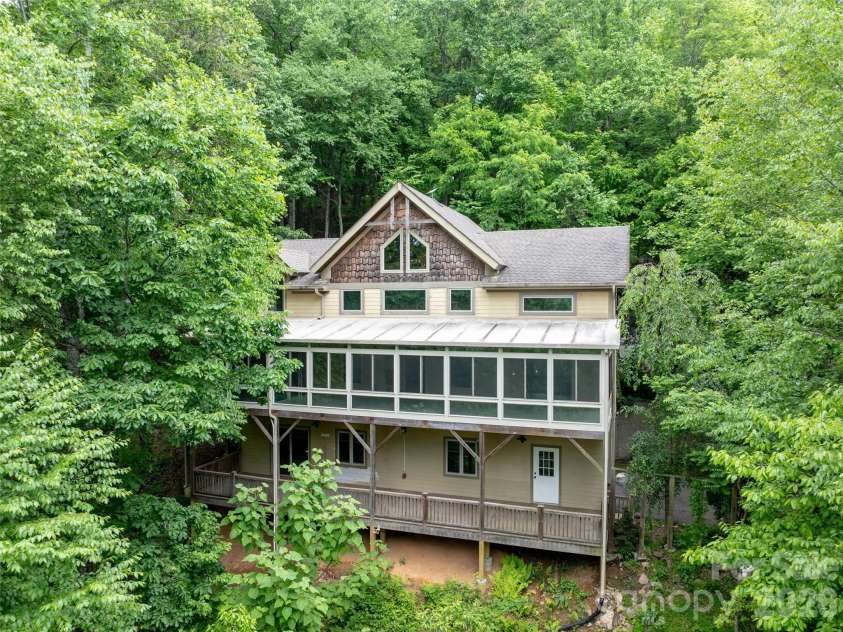 82 Red Oak Drive, Mills River, NC 28759.  MLS# CAR4376233, YatesRealty ID 19351. 