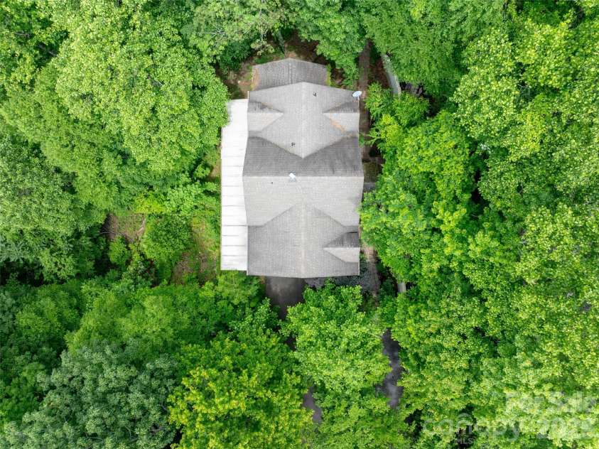 82 Red Oak Drive, Mills River, NC 28759.  MLS# CAR4376233, YatesRealty ID 19351. 
