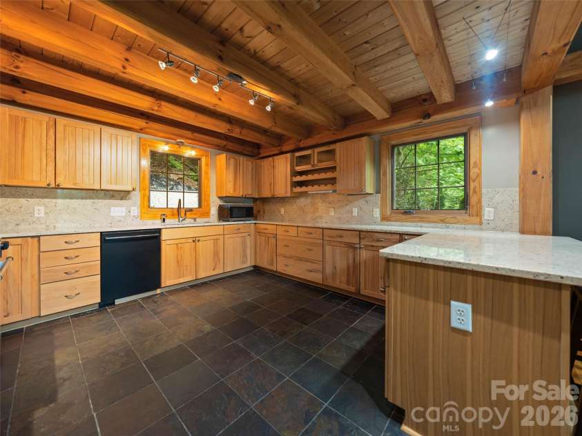 82 Red Oak Drive, Mills River, NC 28759.  MLS# CAR4376233, YatesRealty ID 19351. 