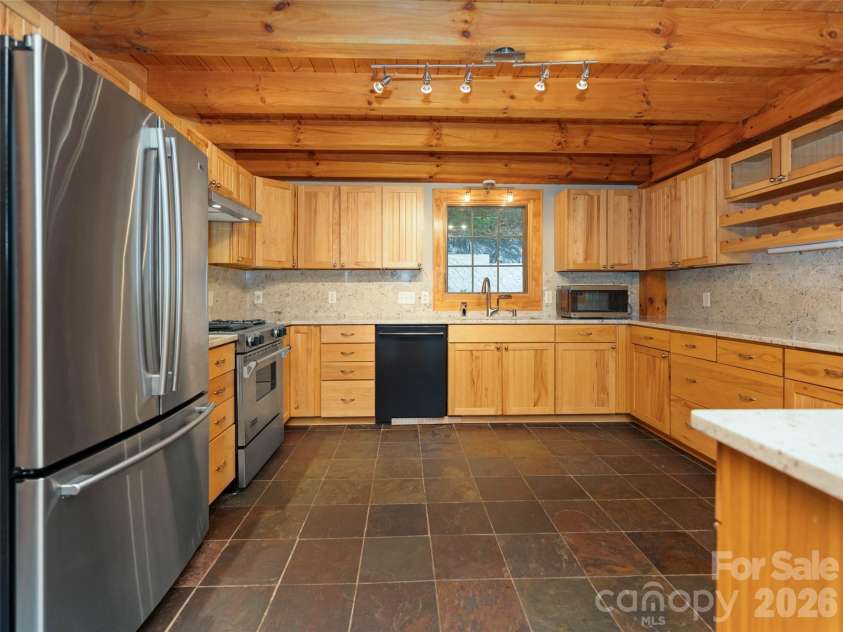 82 Red Oak Drive, Mills River, NC 28759.  MLS# CAR4376233, YatesRealty ID 19351. 