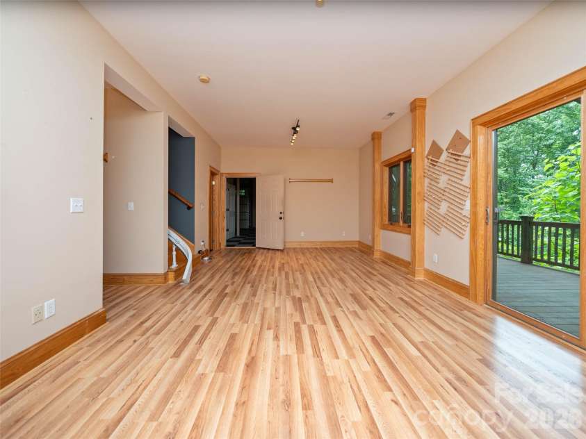 82 Red Oak Drive, Mills River, NC 28759.  MLS# CAR4376233, YatesRealty ID 19351. 