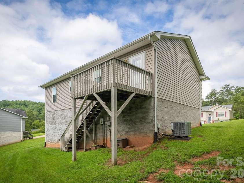 1102 Allman Ridge Road, Morganton, NC 28655.  MLS# CAR4375814, YatesRealty ID 19352. 