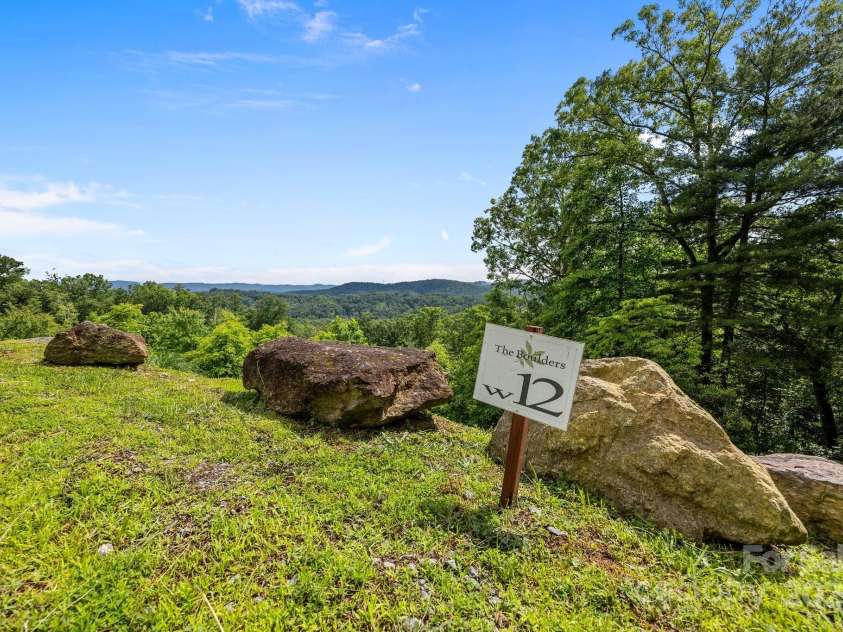 w12 Curtain Bluff Bluff, Hendersonville, NC 28791.  MLS# CAR4270993, YatesRealty ID 19352. 